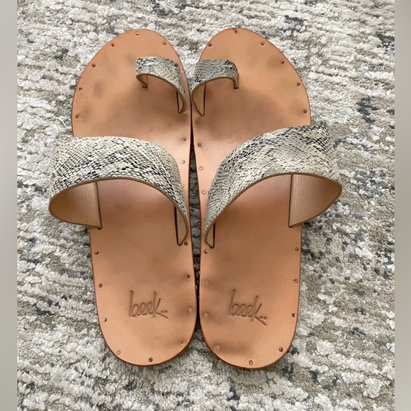 Beek Finch All-Leather Toe Ring Sandals Womens Size 11 Snake Skin Print - Picture 2 of 8